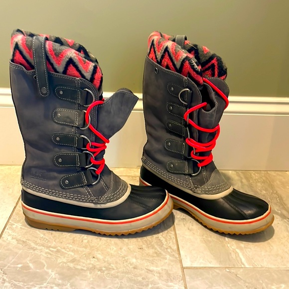 Sorel Winter Boots - Picture 1 of 9